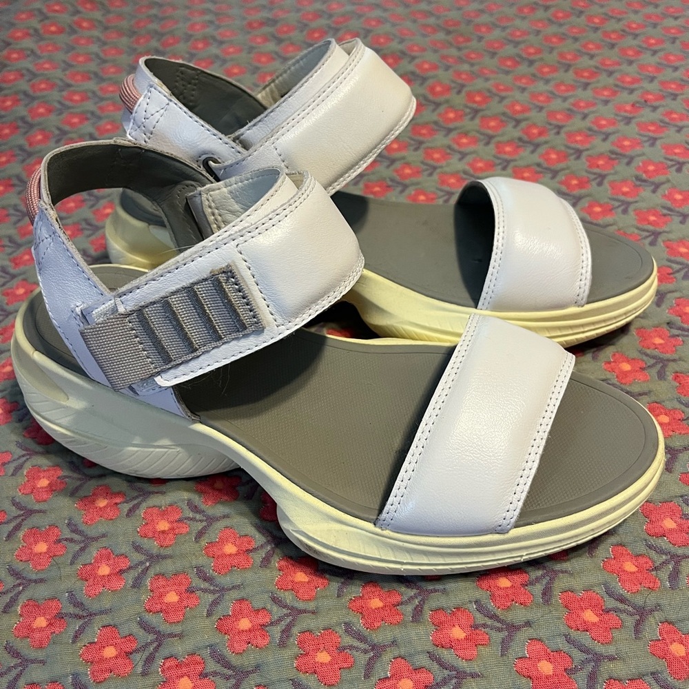 Sorel White Women's Sandals - Picture 6 of 6